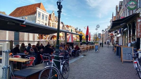 verwarmd terras bij café de pilaren